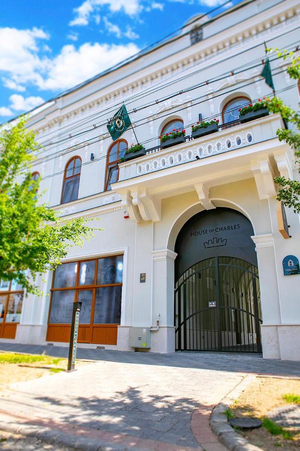 House Of Charles Otel Carei Dış mekan fotoğraf