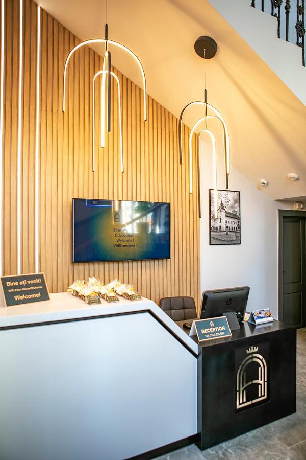 House Of Charles Otel Carei Dış mekan fotoğraf