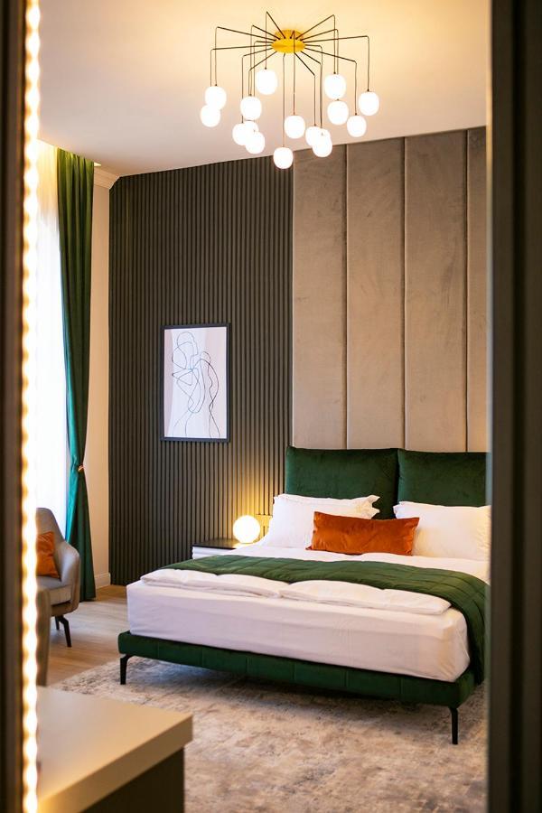 House Of Charles Otel Carei Dış mekan fotoğraf