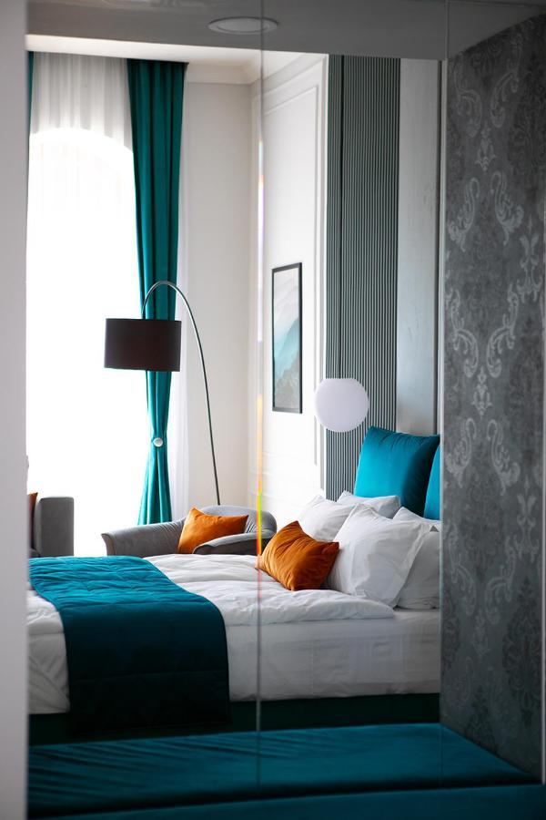 House Of Charles Otel Carei Dış mekan fotoğraf