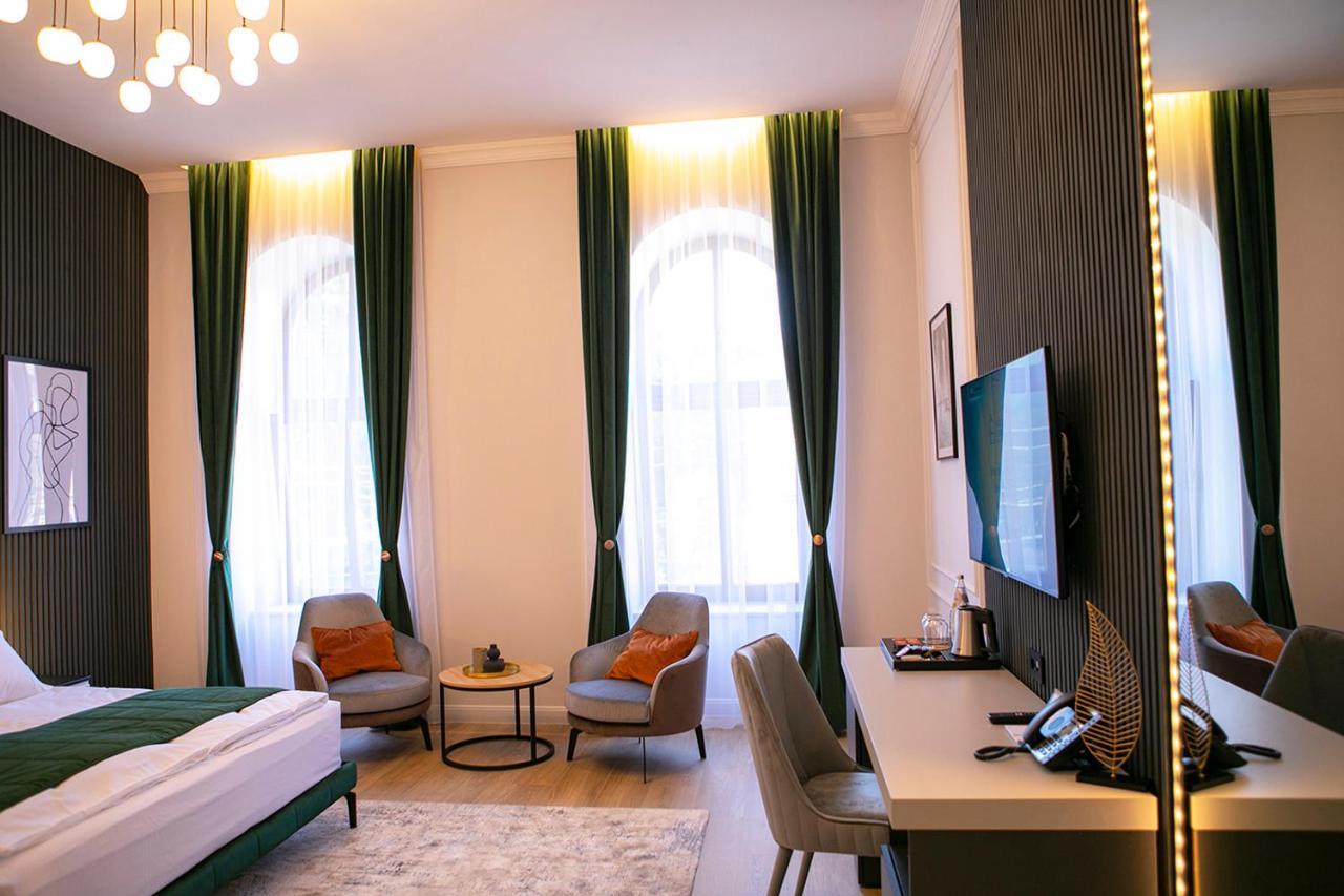 House Of Charles Otel Carei Dış mekan fotoğraf