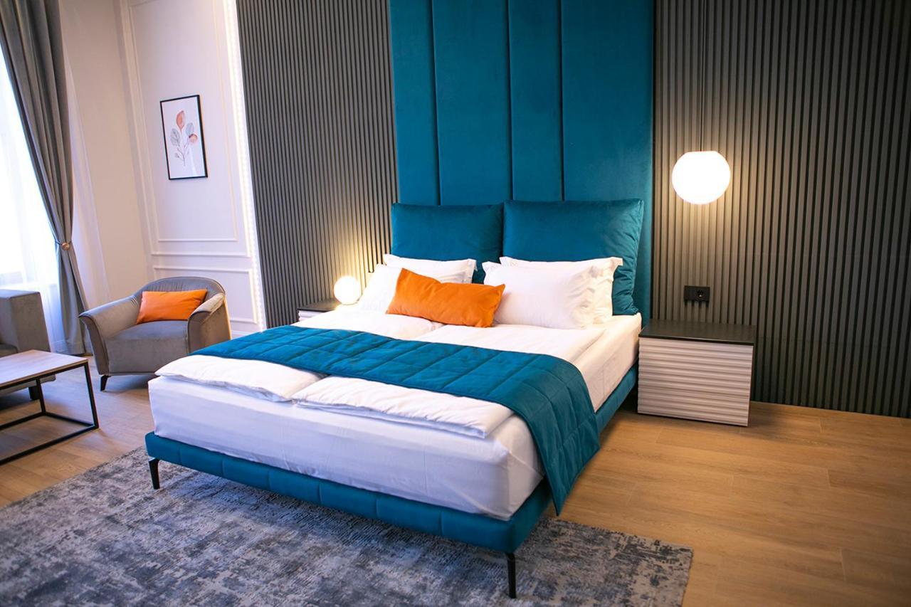 House Of Charles Otel Carei Dış mekan fotoğraf