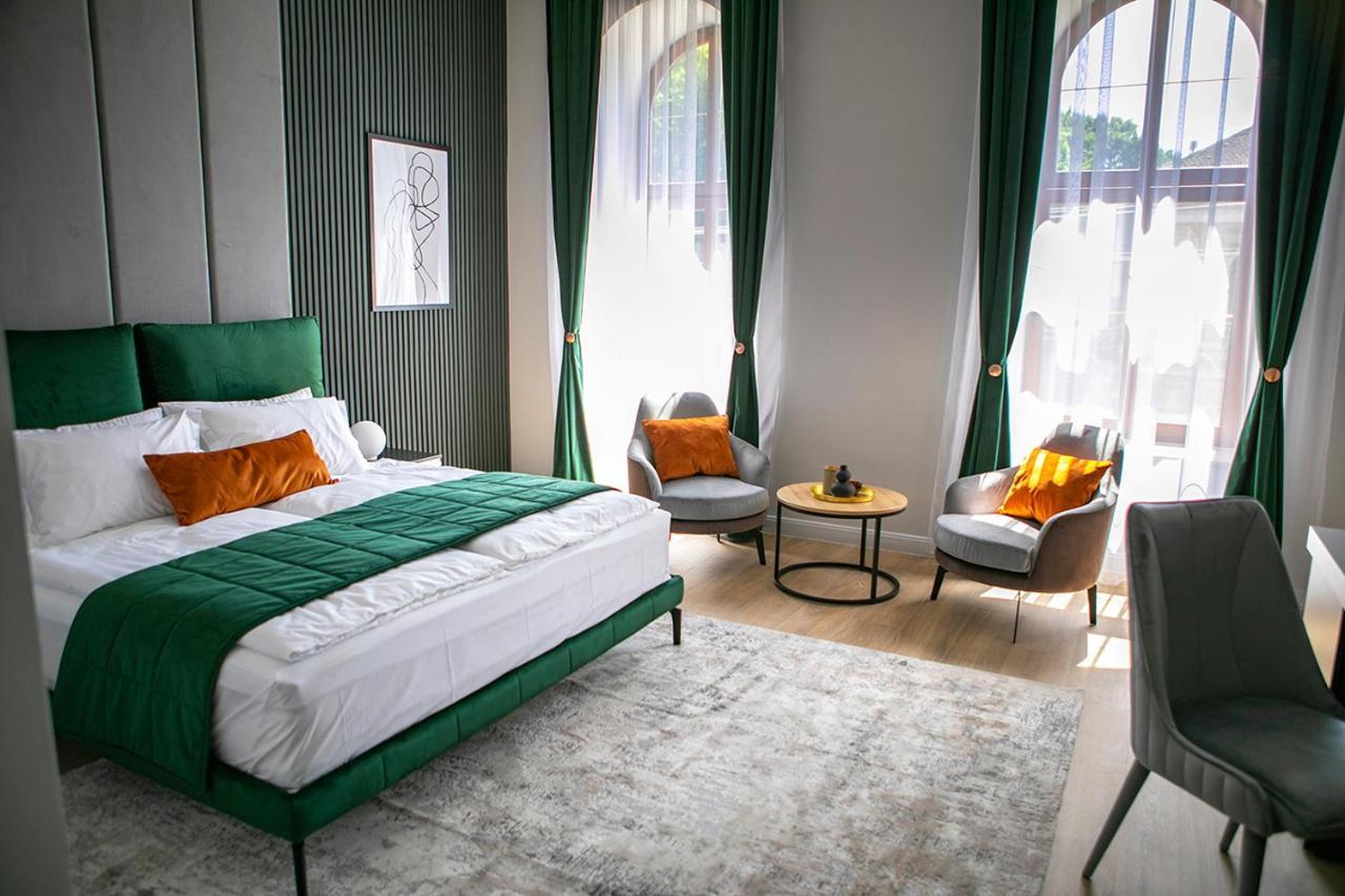 House Of Charles Otel Carei Dış mekan fotoğraf