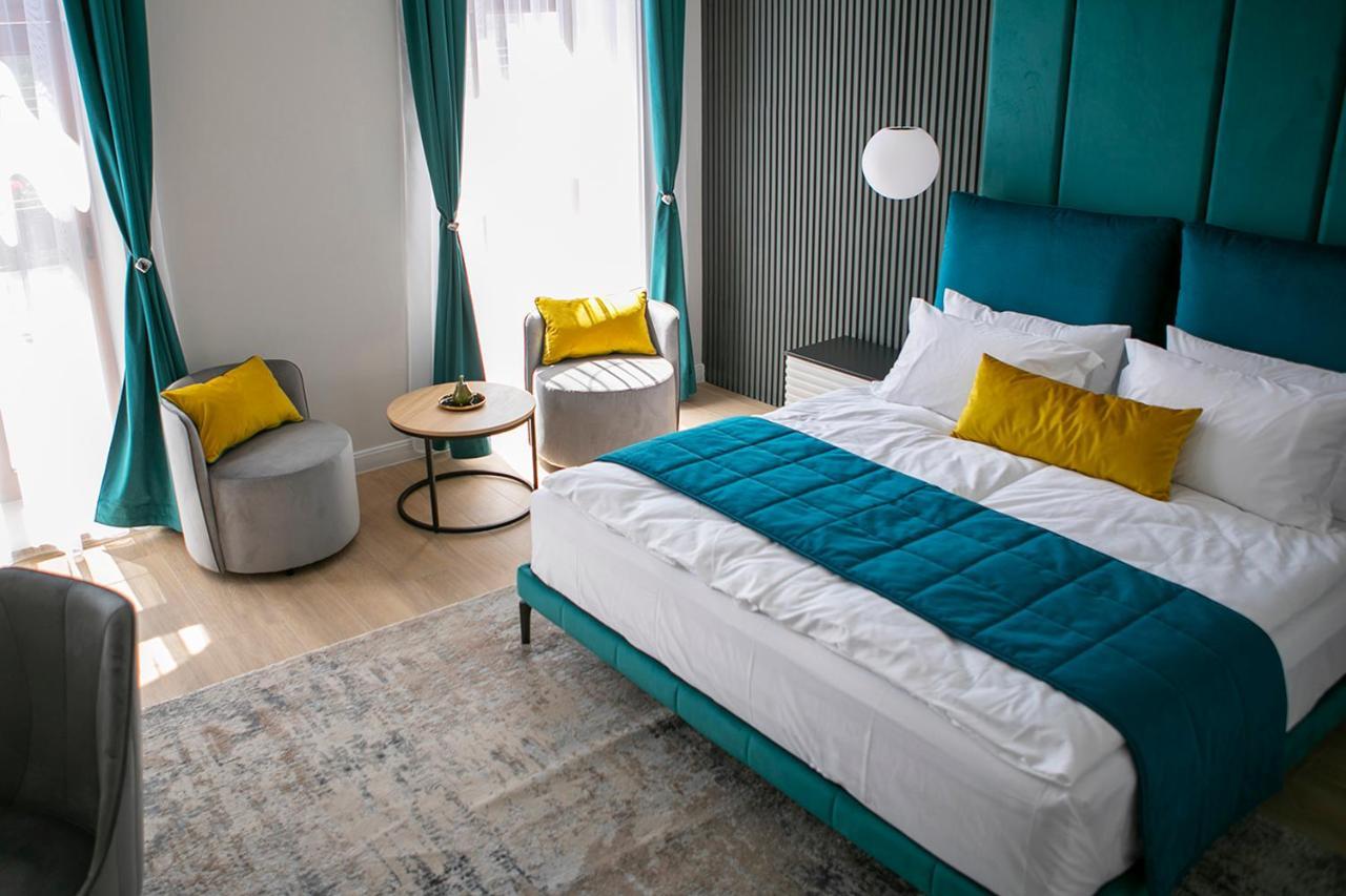 House Of Charles Otel Carei Dış mekan fotoğraf