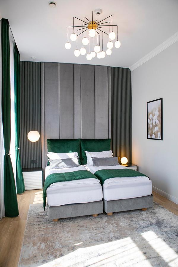 House Of Charles Otel Carei Dış mekan fotoğraf